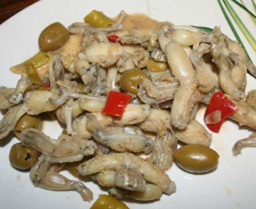 Cuisses de grenouilles à l'orientale, olives et piment