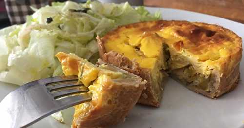 Tartelettes aux poireaux, fromage frais et moutarde