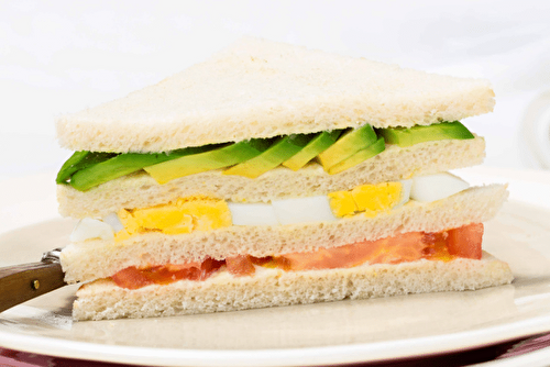 Club Sandwich à l’avocat, veggie et gourmand