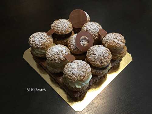 Choux Crème pâtissière Vanille, Chantilly chocolat et Crémeux praliné sur un biscuit glaçage rocher