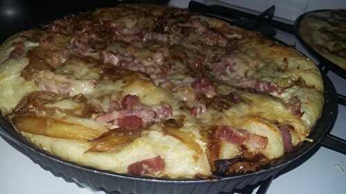 Fougasse pizza oignons, lardons maroilles