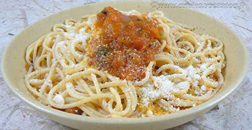 Spaghettis, sauce tomates fraîches provençale