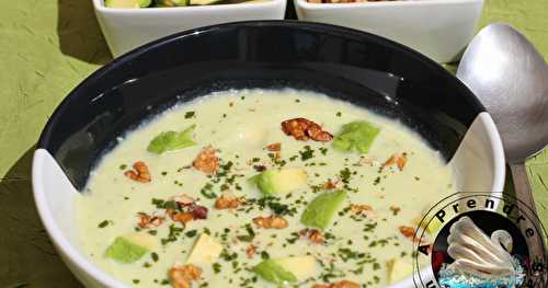 Soupe fraîche d'avocats