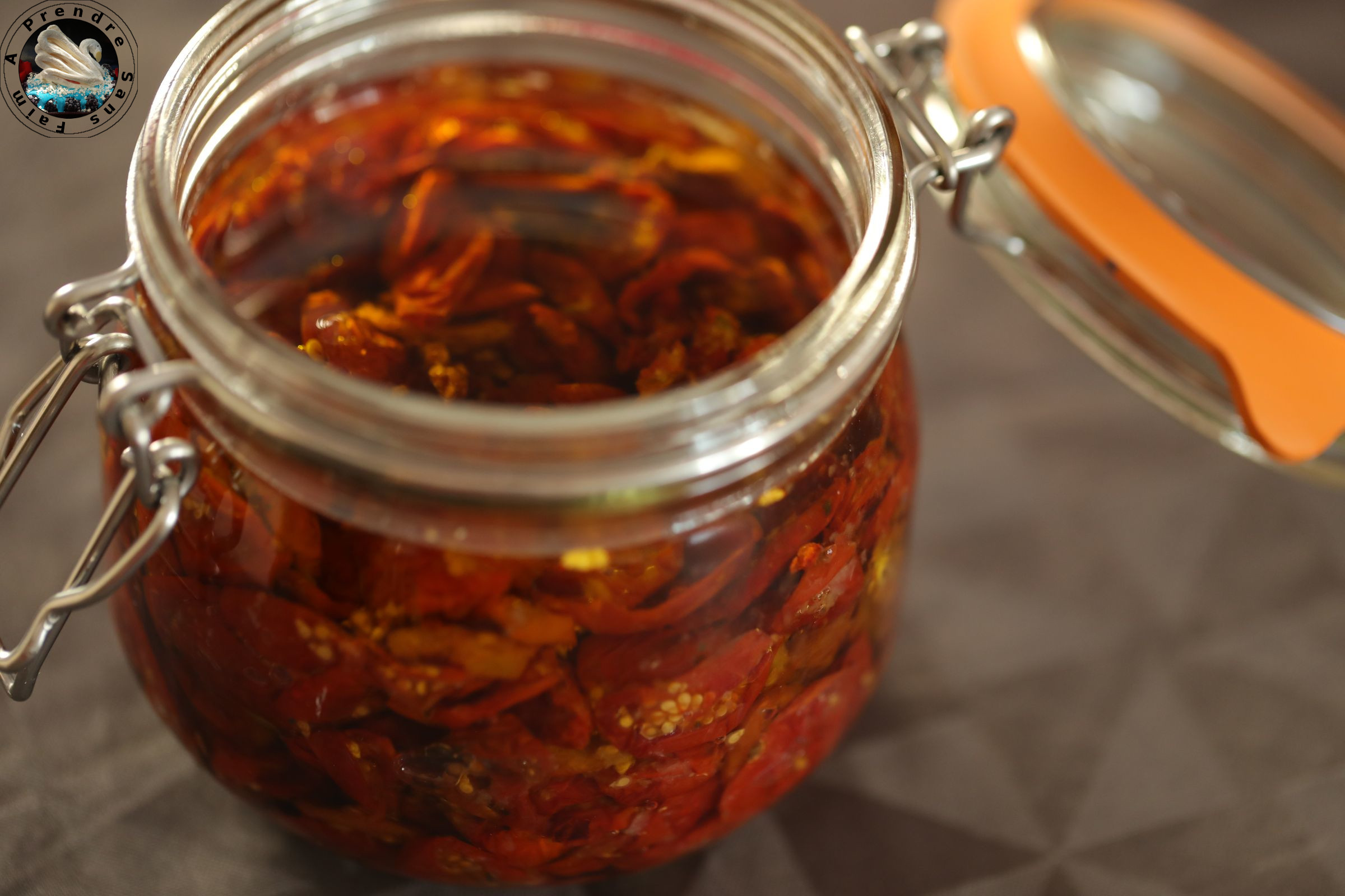 Tomates séchées à l'huile aux herbes et chili 