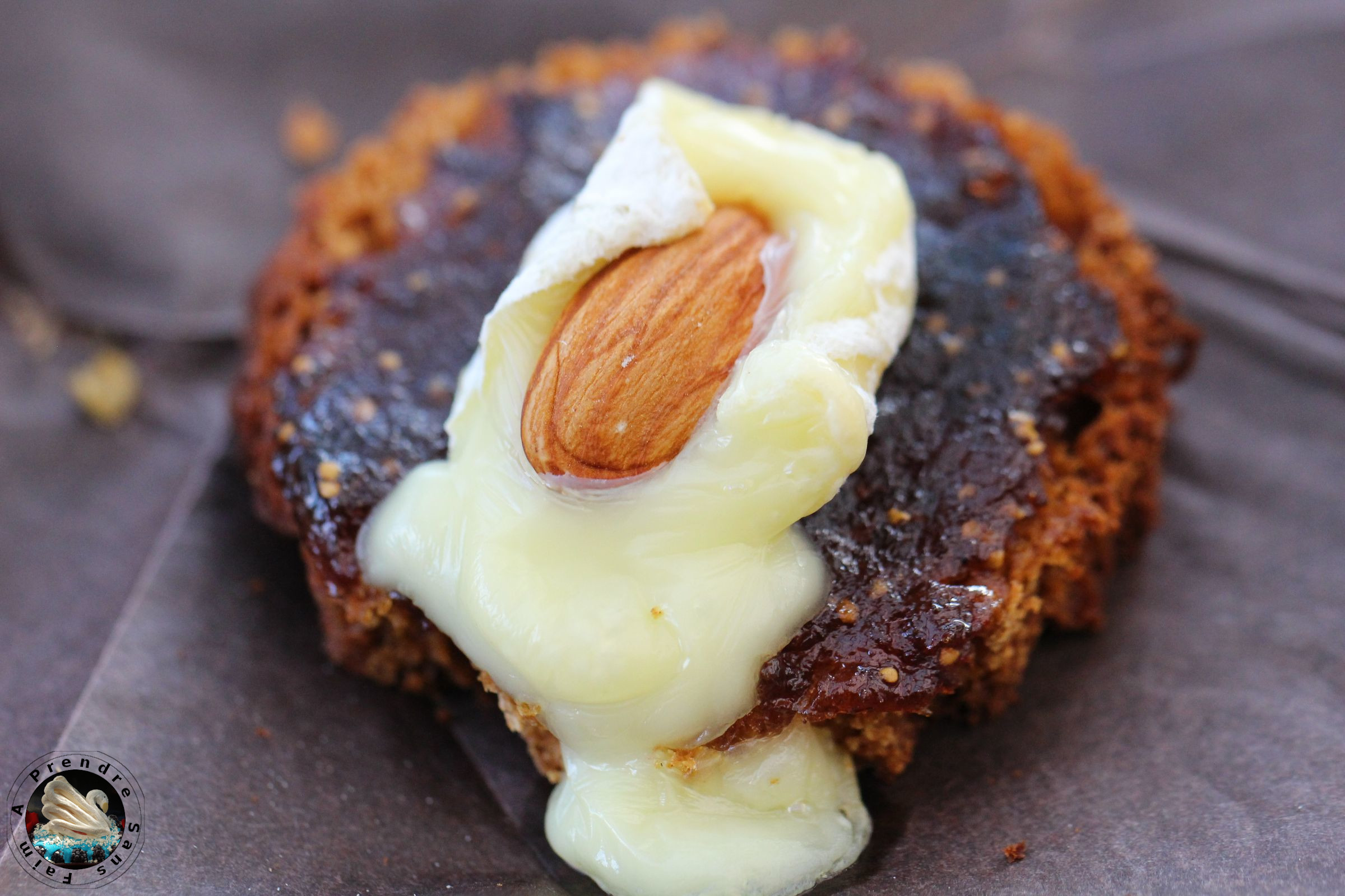 Bouchées pain d'épices camembert amandes 