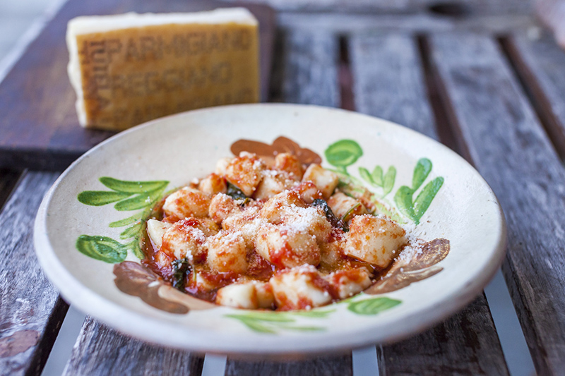 Gnocchi de pommes de terre à la tomate et Parmigiano Reggiano