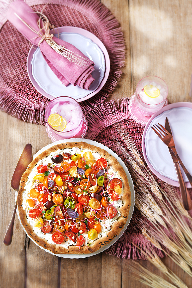 Tarte au fromage frais et tomates multicolores