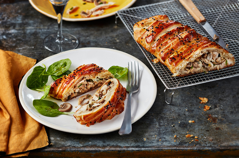 Feuilleté de lapin tressé au Roquefort et aux champignons