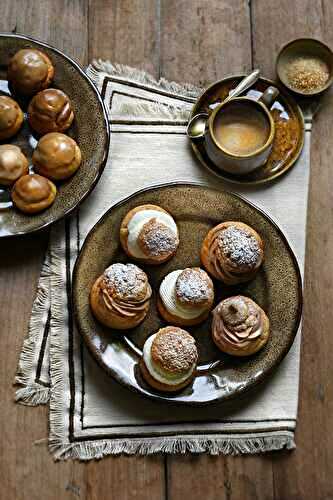 Petits choux à la chantilly vanillée-praliné et Choux à la crème pâtissière et glaçage royal