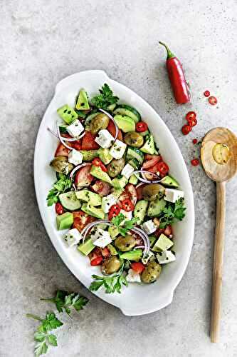 Salade grecque, simple et rapide à l’avocat