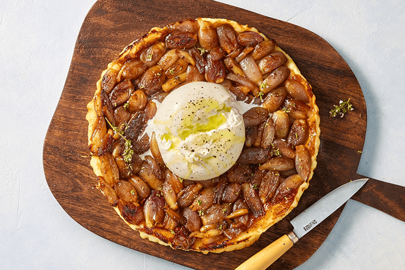 Tarte tatin aux échalotes et burrata