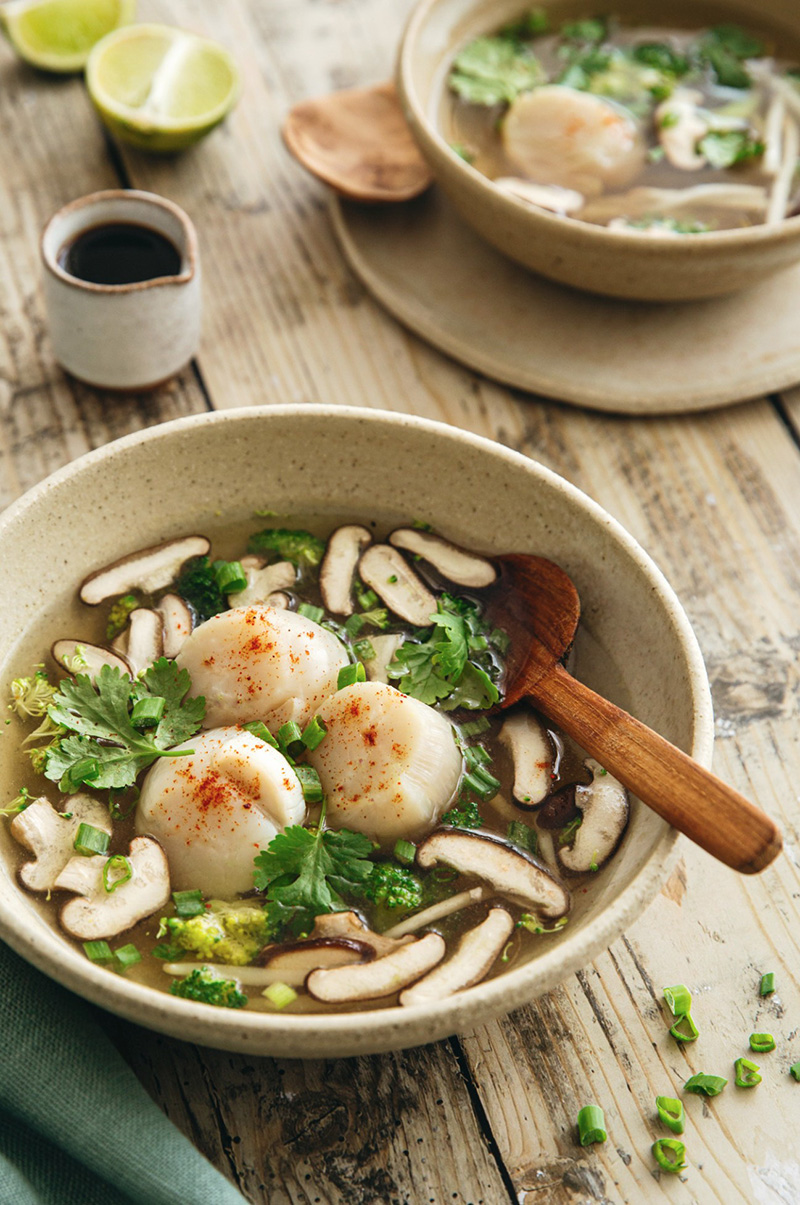 Bouillon thaï aux noix de Saint-Jacques