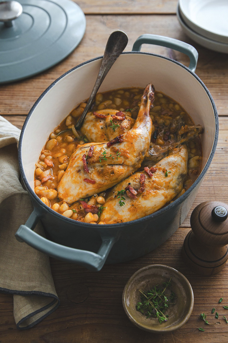 Mijoté de cuisses de lapin aux haricots blancs et aux lardons