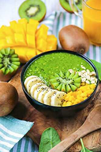 Smoothie bowl vitaminé au kiwi de France, banane et mangue