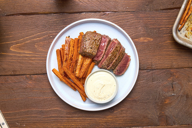 Pavés de rumsteck, frites de carottes & sauce Boursin®