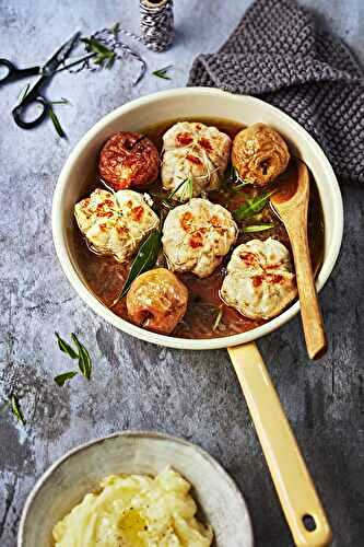 Paupiettes de lapin mijotées aux pommes et aux herbes