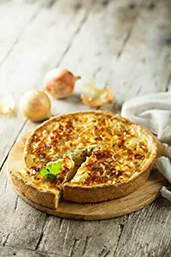 Tarte rustique aux oignons fondants et crème fraîche