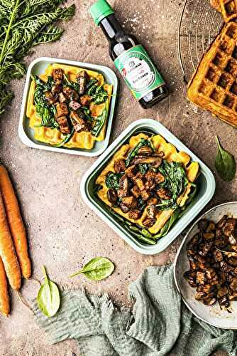 Gaufres végétaliennes et tempeh pimenté, sur lit d’épinards et champignons