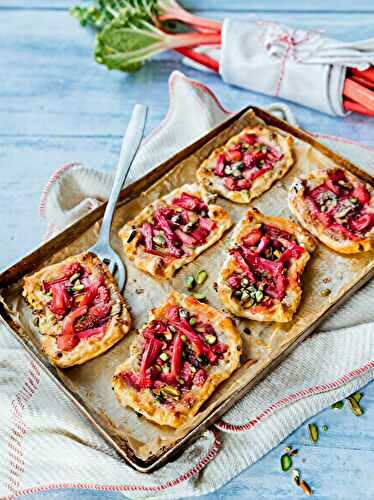 Tartelettes à la rhubarbe et à la frangipane