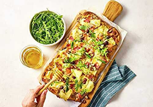 Pinsa au Brie et au bacon base crème-moutarde