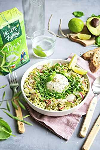Salade de riz thaï à la sauce crémeuse au pesto