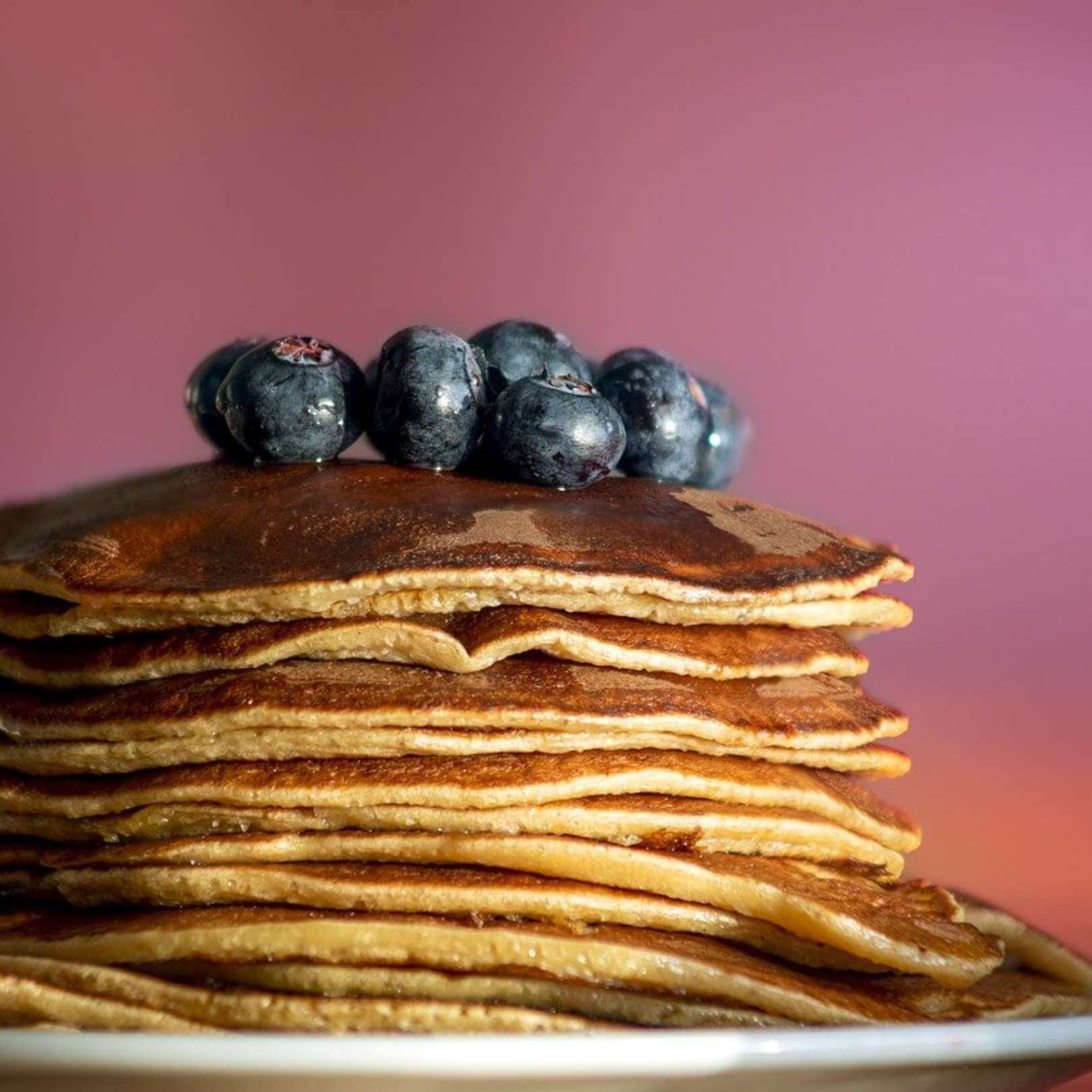 Pancakes à l'Açai et Compote de Myrtilles