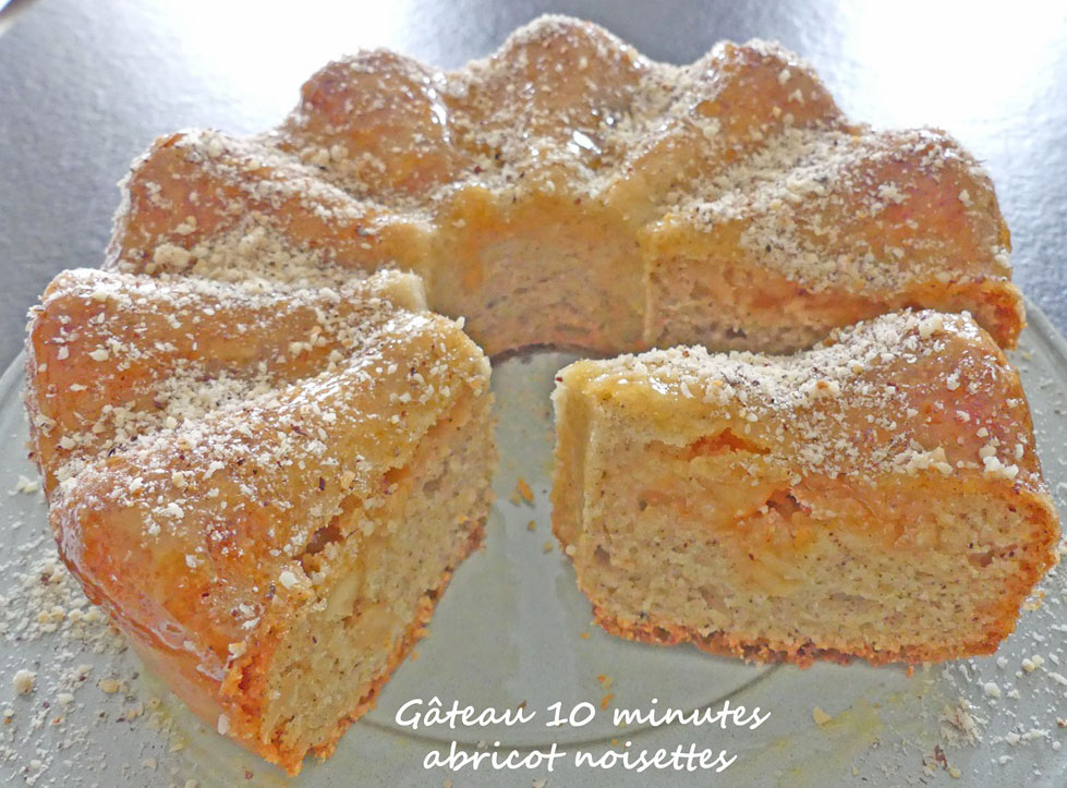 Gâteau 10 minutes abricot noisettes *