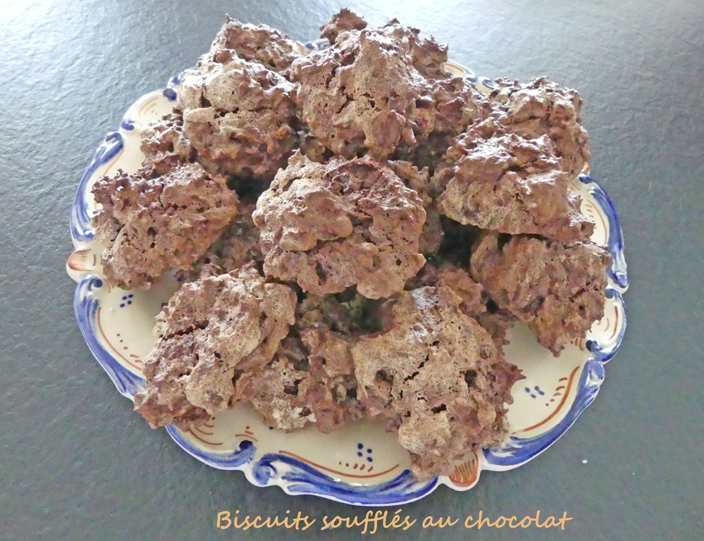 Biscuits soufflés au chocolat *