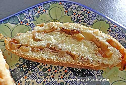 Brioche polonaise aux pommes et aux noix *