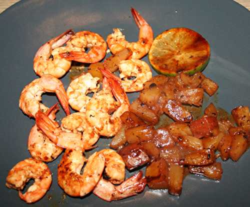Gambas (grosses crevettes) marinées au ti'punch et fruits exotiques à la plancha