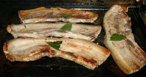 Poitrine de porc fraîche marinée à la plancha