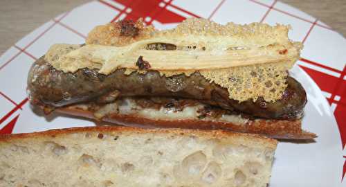 Sandwich, hot dog à l'andouillette de canard à la plancha