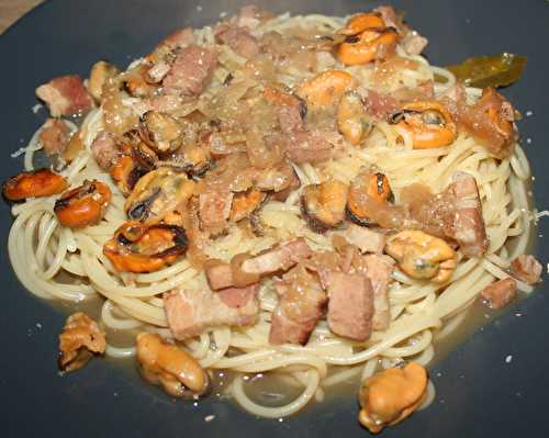 Spaghetti aux moules et poitrine de porc