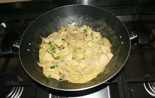 Wok de porc au curry et lait de coco