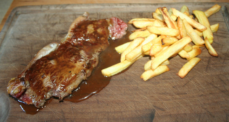 Faux-filet à la plancha sauce fond de veau au poivre