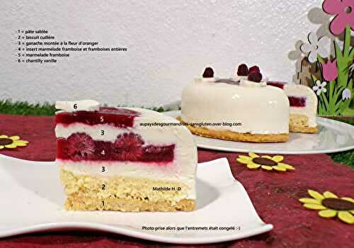 ENTREMETS FRAMBOISE et FLEUR D'ORANGER d'après Claire Heitzler : pâte sablée, biscuit cuillère, insert marmelade framboise et framboises entières, ganache montée fleur d'oranger, marmelade framboise, chantilly vanille