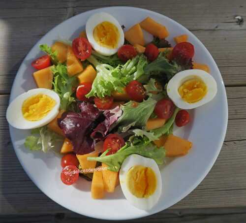 Salade au melon, tomates cerise et œufs durs