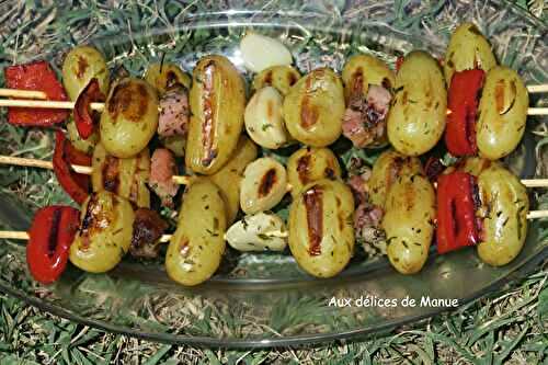Brochettes de pommes de terre , lardons et poivron, au grill plancha 