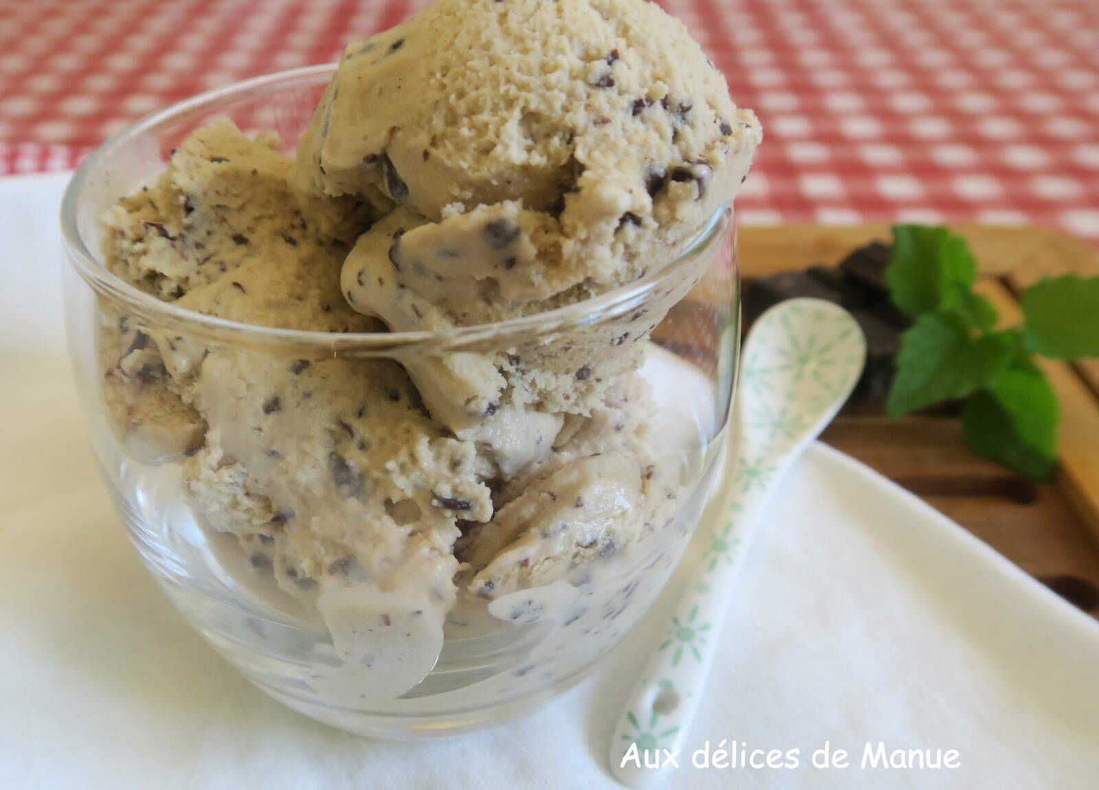 Glace gourmande menthe et chocolat noir 