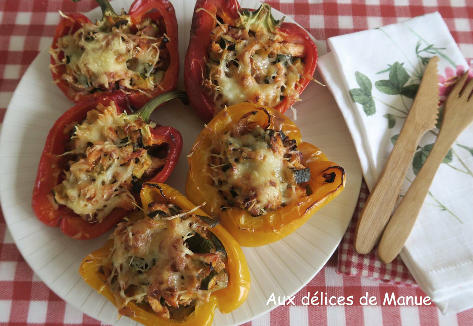 Poivrons farcis à la courgette et reste de poulet