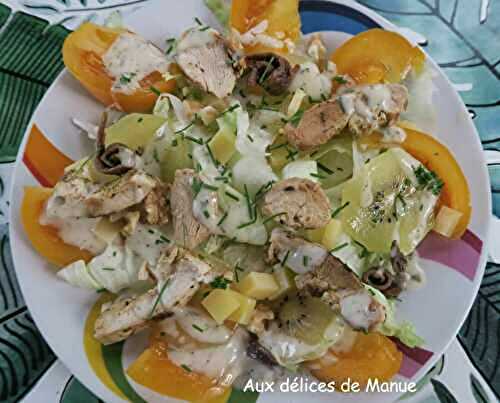 Salade au poulet, kiwi, tomates cerises, anchois et comté 