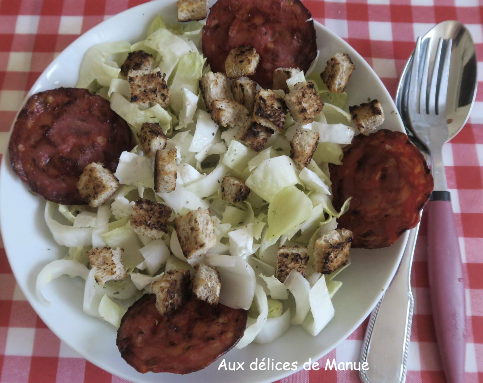 Salade d'endives au chorizo croustillant et feta 