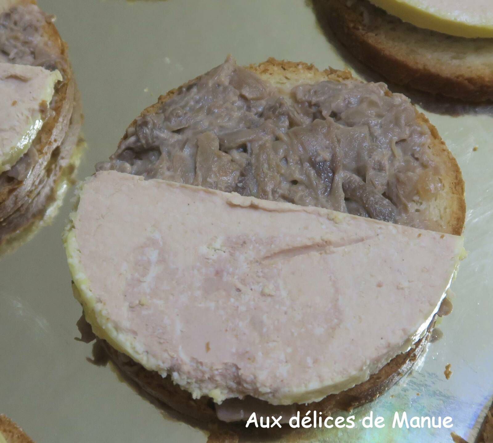 Toasts de foie gras à la crème de champignons au porto