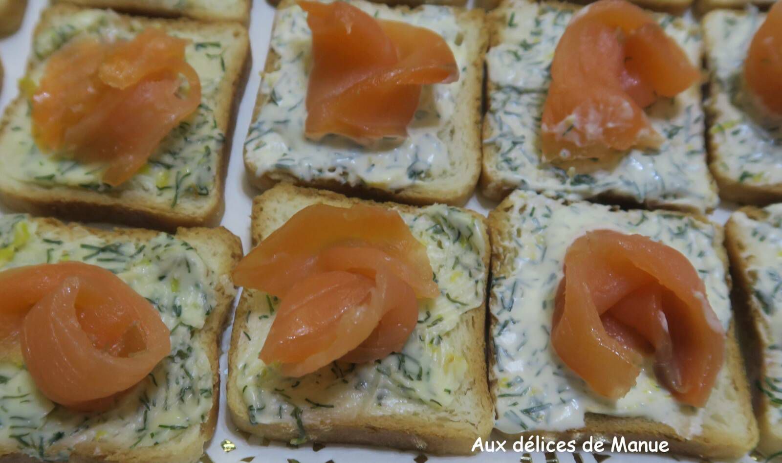 Toasts de saumon fumé au beurre d'aneth et citron ou crème d'aneth et citron