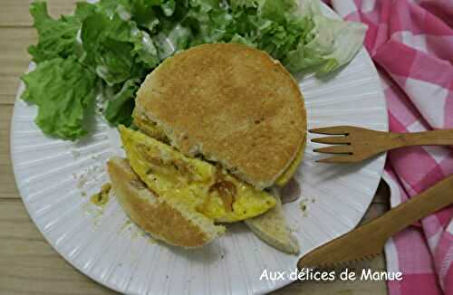 Croque-monsieur à l'omelette au bacon et emmental