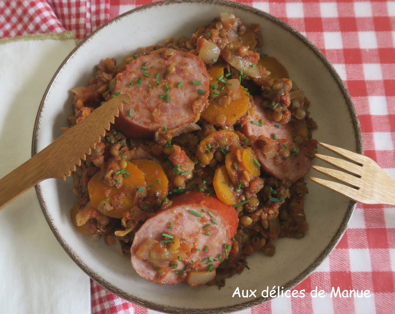 Lentilles à la pulpe de tomate carotte, et saucisson à l'ail fumé 