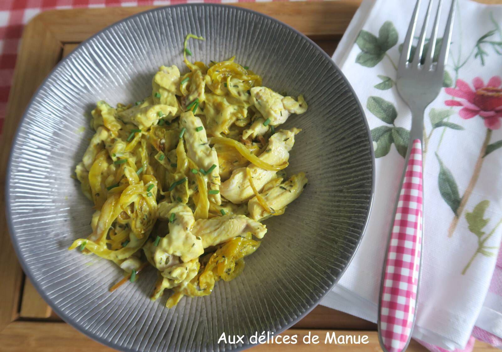 Emincés de dinde aux oignons et crème au curcuma -light