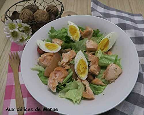 Salade au saumon, pamplemousse, tomates cerises et pois chiches à la vinaigrette de pamplemousse