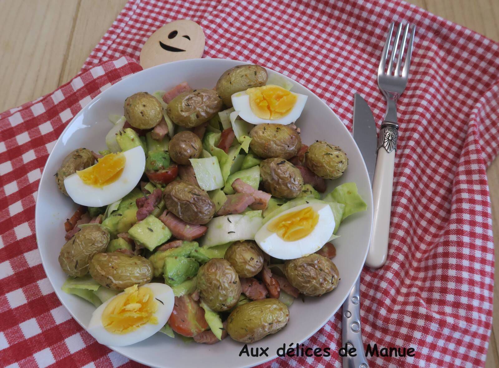 Salade de pommes de terre grenailles rôties à l'avocat et bacon 