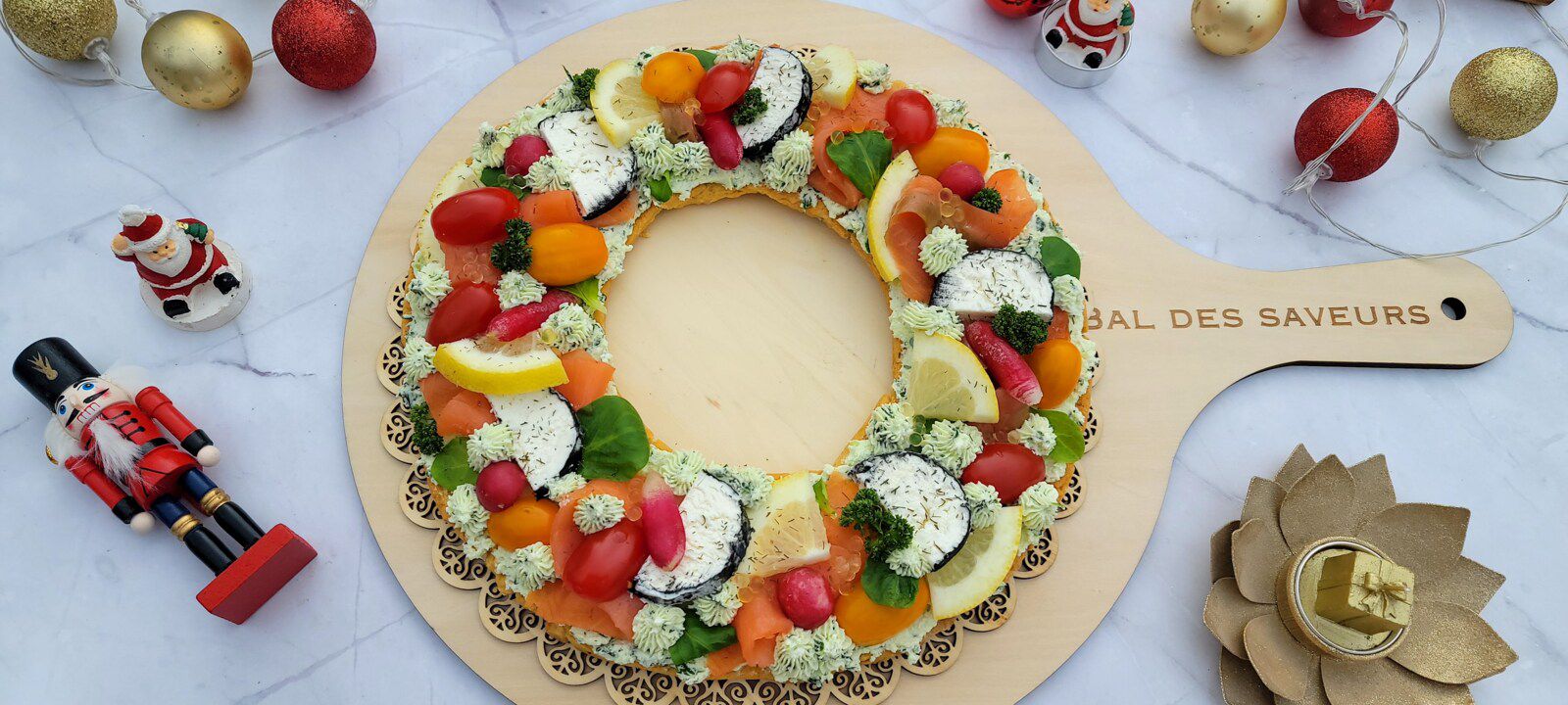 Couronne au saumon fumé, chèvre et crudités